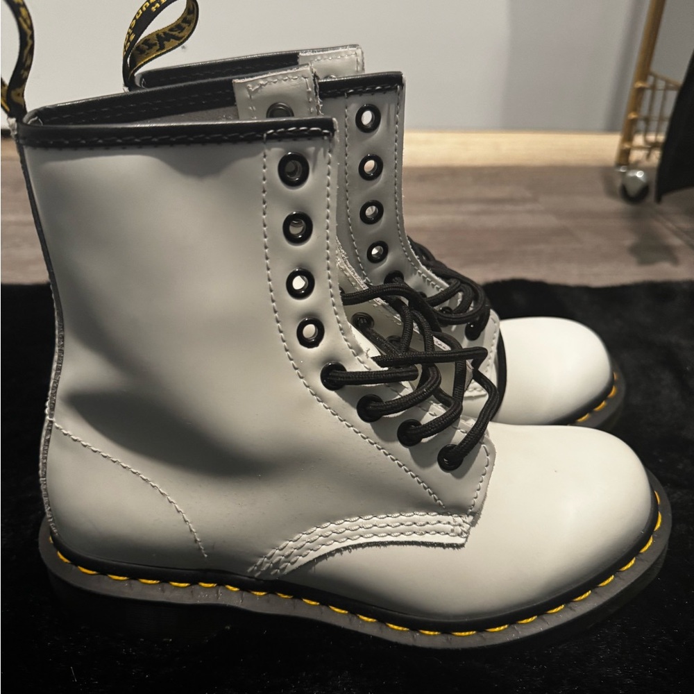 NWOT White Dr Martens - Picture 3 of 7